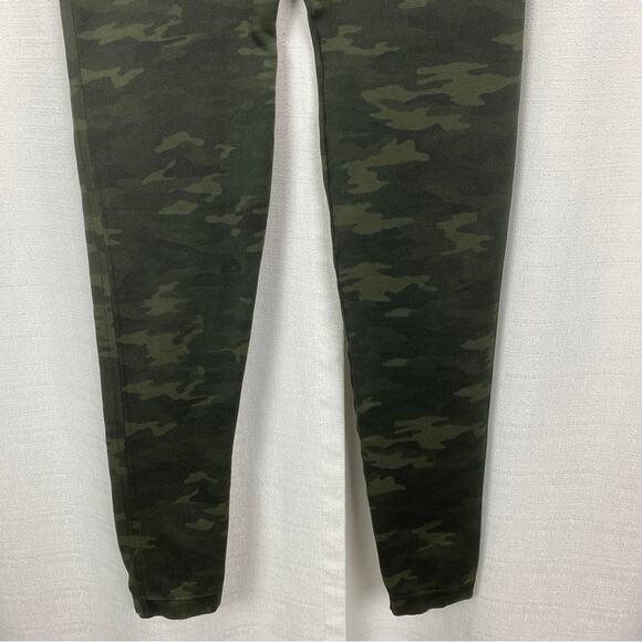 Spanx Green Camouflage Look At Me Now Seamless Leggings Sz.M - Picture 13 of 15